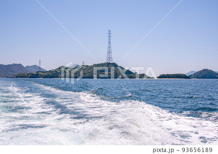 船から見た大久野島の全景 日本一高い送電鉄塔 広島県竹原市忠海町 船から見た大久野島の全景 日本一高い送電鉄塔 広島県竹原市忠海町 93656189