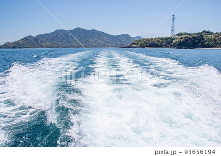船から見た大久野島 桟橋・日本一高い送電鉄塔・発電所跡 広島県竹原市忠海町 船から見た大久野島 桟橋・日本一高い送電鉄塔・発電所跡 広島県竹原市忠海町 93656194