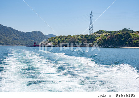 船から見た大久野島 桟橋・日本一高い送電鉄塔・発電所跡 広島県竹原市忠海町 船から見た大久野島 桟橋・日本一高い送電鉄塔・発電所跡 広島県竹原市忠海町 93656195