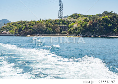 船から見る大久野島 発電所跡 広島県竹原市忠海町 船から見る大久野島 発電所跡 広島県竹原市忠海町 93656197
