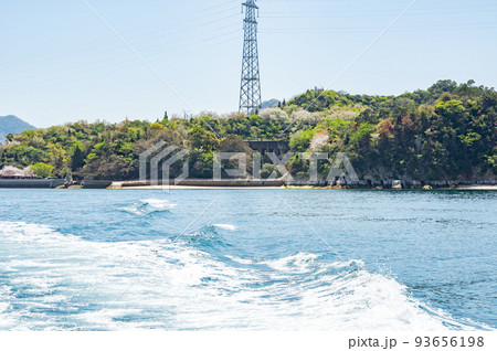 船から見る大久野島 発電所跡 広島県竹原市忠海町 船から見る大久野島 発電所跡 広島県竹原市忠海町 93656198