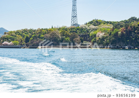 船から見る大久野島 発電所跡 広島県竹原市忠海町 船から見る大久野島 発電所跡 広島県竹原市忠海町 93656199
