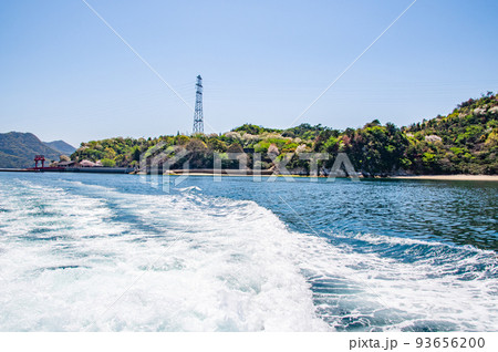 船から見た大久野島 桟橋・日本一高い送電鉄塔 広島県竹原市忠海町 船から見た大久野島 桟橋・日本一高い送電鉄塔 広島県竹原市忠海町 93656200