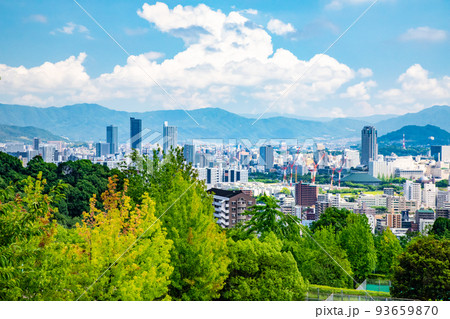 広島市西部の高台(竜王公園)付近から、広島市の東方面を展望しています。広島駅前から紙屋町方面です。 広島市西部の高台(竜王公園)付近から、広島市の東方面を展望しています。広島駅前から紙屋町方面です。 93659870