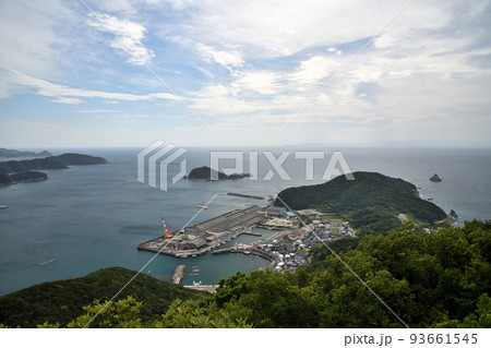 重山の展望岩から蟻島・由良湾(由良港)を望む 【和歌山県由良町】 重山の展望岩から蟻島・由良湾(由良港)を望む 【和歌山県由良町】 93661545