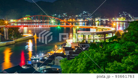 音戸大橋と渡船の桟橋があったころの風景です。画面下のやや左に桟橋が見えます。2021年10月廃業。 音戸大橋と渡船の桟橋があったころの風景です。画面下のやや左に桟橋が見えます。2021年10月廃業。 93661763