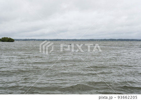 霞ケ浦で盛んな網いけす養殖 霞ケ浦で盛んな網いけす養殖 93662205
