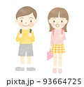 小学校の男の子と女の子 93664725