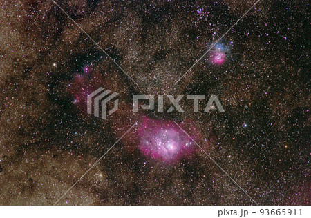 いて座の散光星雲M8とM20　天体写真 93665911