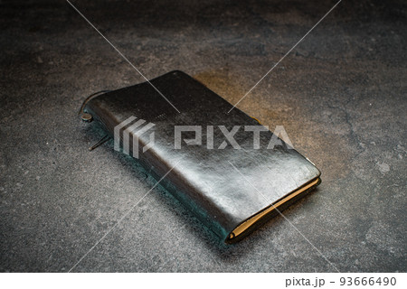 エイジングした革の手帳 エイジングした革の手帳 93666490