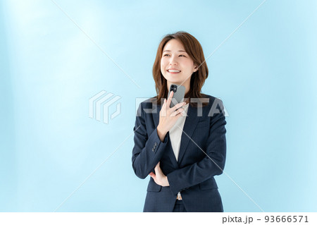 ビジネス 女性 スマートフォン ビジネス 女性 スマートフォン 93666571