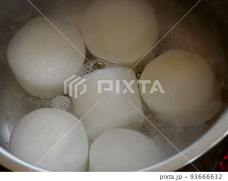 大根を煮る 大根を煮る 93666632