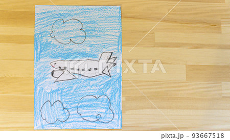 子供が描いた飛行機の絵 93667518