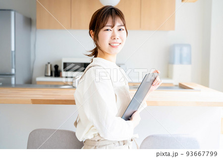 家事代行　家政婦　女性 93667799