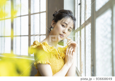 若い女性 ポートレート 若い女性 ポートレート 93668649