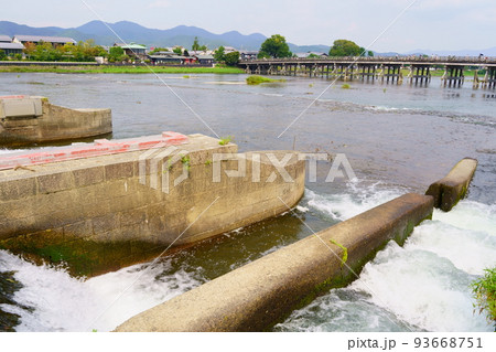 一ノ井堰と渡月橋／桂川・嵐山（京都市右京区） 93668751