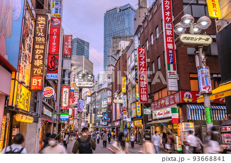日本の東京都市景観 5週世界最多・死者数2週連続世界2番目。駅前の渋谷センター街には…=8月26日 日本の東京都市景観 5週世界最多・死者数2週連続世界2番目。駅前の渋谷センター街には…=8月26日 93668841