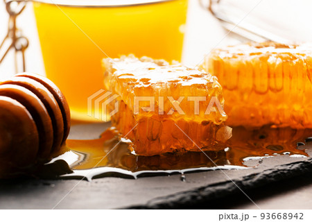 Honeycomb on slate tray on kitchen table macro view 93668942
