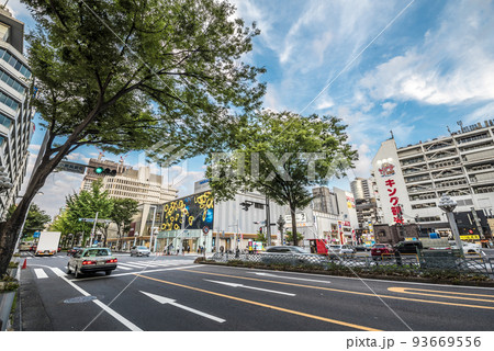 《愛知県》名古屋都市風景 広小路呉服町交差点より栄 青空と白い雲 《愛知県》名古屋都市風景 広小路呉服町交差点より栄 青空と白い雲 93669556