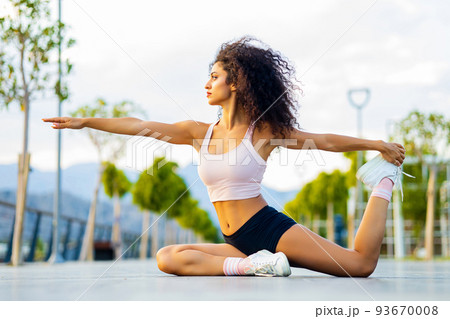 spanish brazil relaxing her leg and hand muscles in outdoor sport area 93670008