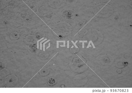 ゲリラ豪雨と波紋 ゲリラ豪雨と波紋 93670823