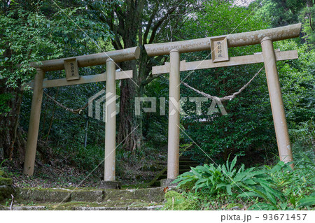 諏訪神社（鹿児島県薩摩川内市入来町浦之名）の並立鳥居 93671457