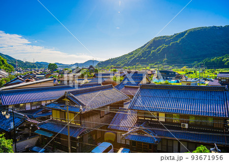 滋賀県　米原市　賀茂神社から見える街並み 93671956