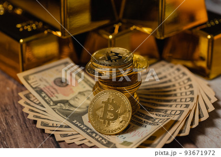 米ドル紙幣と仮想通貨 93671972