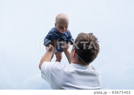 portrait of young father hugging his little daughter 93675403