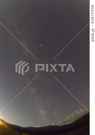 北杜市白州町、南西の夜空南アルプスの上に立上る天の川 北杜市白州町、南西の夜空南アルプスの上に立上る天の川 93675456