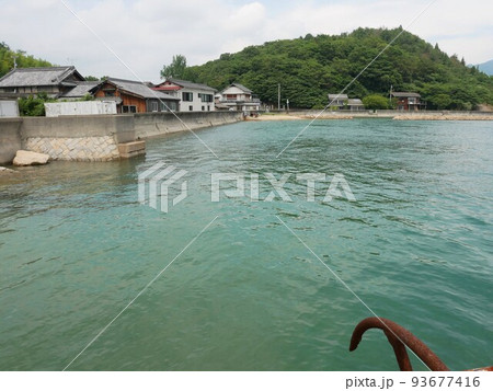 小佐木島 港と集落の景色 (広島県三原市) 小佐木島 港と集落の景色 (広島県三原市) 93677416