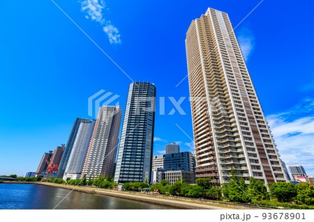 東京都　江東区東雲の都市風景　タワーマンション群 93678901