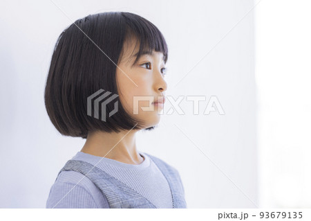 女の子 小学生 93679135