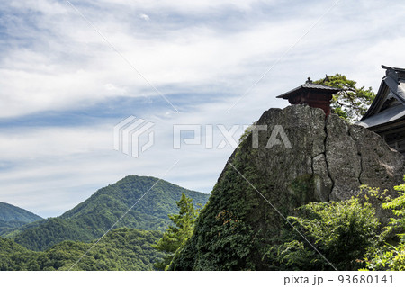 夏の山寺の風景 立石寺 納経堂 山形県山形市 夏の山寺の風景 立石寺 納経堂 山形県山形市 93680141