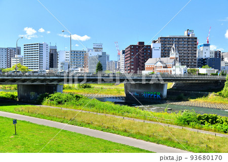 豊平橋/豊平川を下流/豊平区側より望む(北海道札幌市)【2022.8】 豊平橋/豊平川を下流/豊平区側より望む(北海道札幌市)【2022.8】 93680170