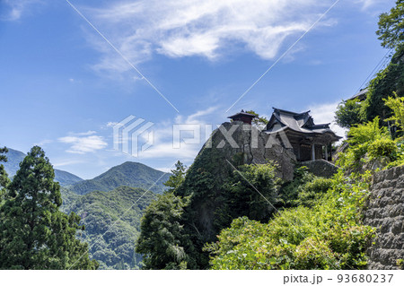 夏の山寺の風景 立石寺 開山堂と納経堂 山形県山形市 夏の山寺の風景 立石寺 開山堂と納経堂 山形県山形市 93680237