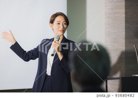 セミナー　女性 93680482