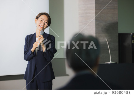 セミナー　女性 93680483