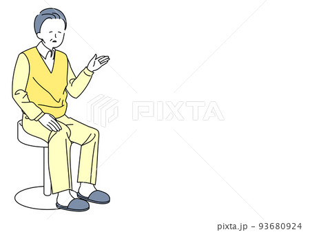椅子に座るシニア男性 93680924