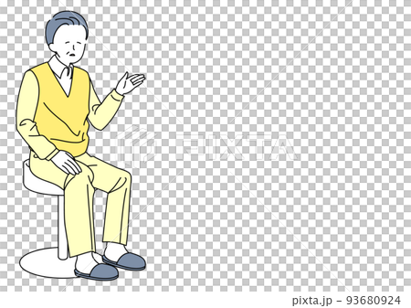 椅子に座るシニア男性 93680924