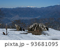 冠雪した八ヶ岳。日本の雄大な自然。百名山。 93681095