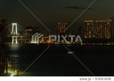 ウォーターフロント夜景　レインボーブリッジ 93681606
