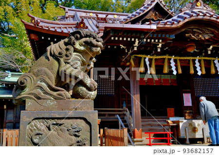 代々木八幡宮 早春の参拝者の風景 代々木八幡宮 早春の参拝者の風景 93682157