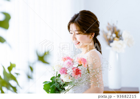 ブーケを持つ花嫁 93682215