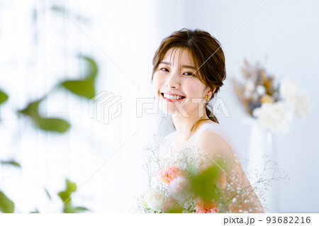 ブーケを持つ花嫁 93682216