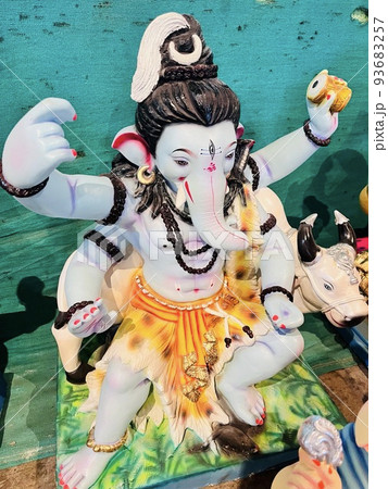インドのお祭りガネーシャ・チャトゥルティー 93683257