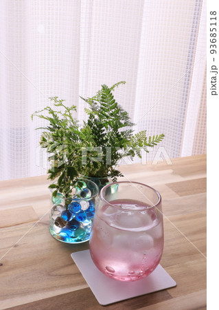 観葉植物と水 93685118