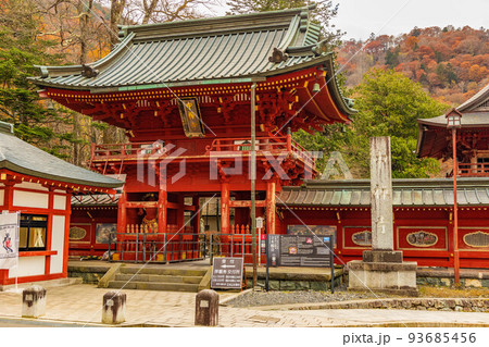 国内屈指の観光地　奥日光の秋　紅葉の日光山中禅寺（立木観音） 93685456