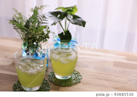 観葉植物と冷茶 観葉植物と冷茶 93685530