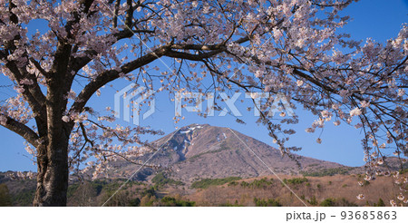 日本の風景（福島県の風景・磐梯山・猪苗代湖） 93685863